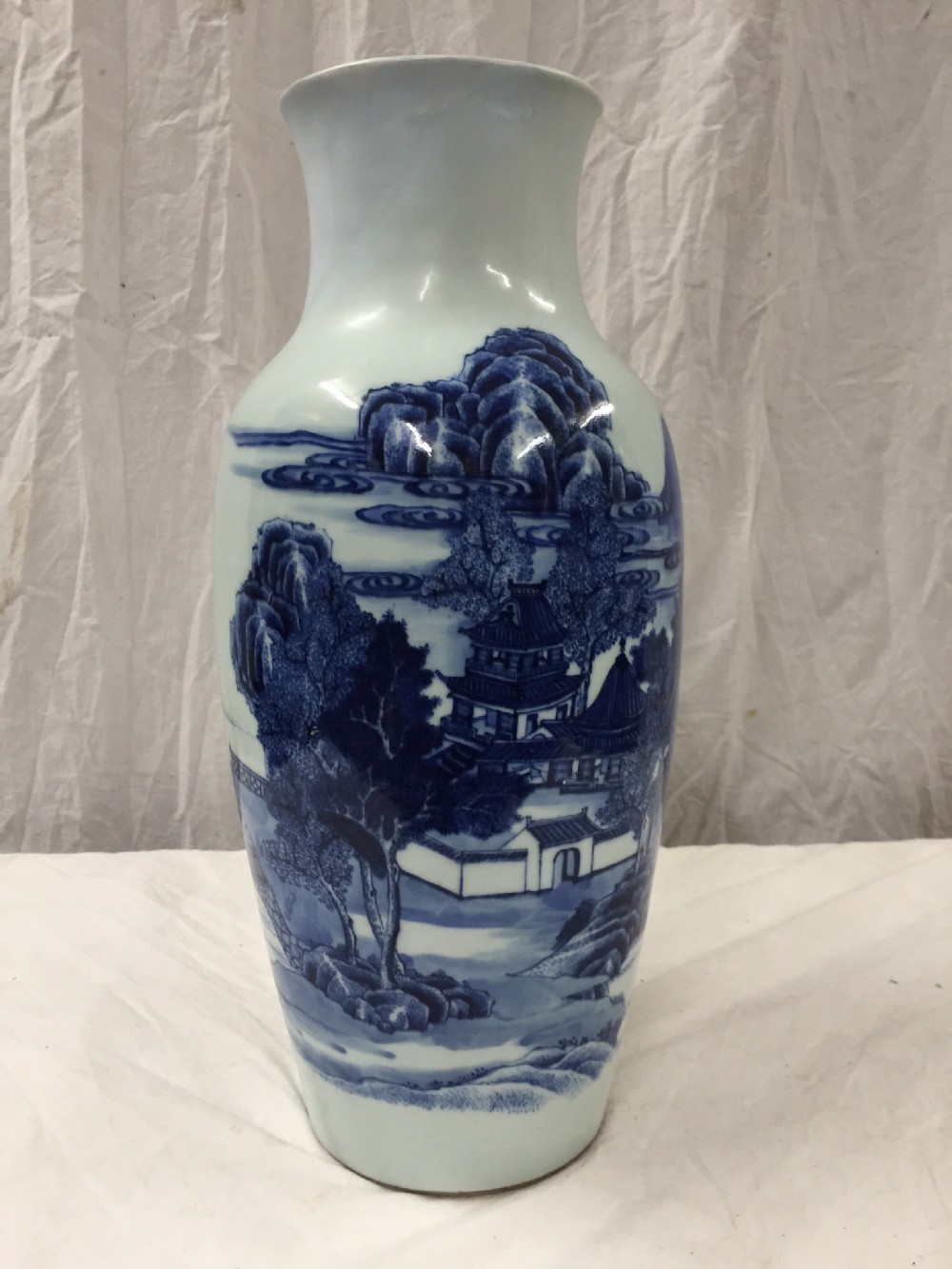 large c18th blue and white chinese vase