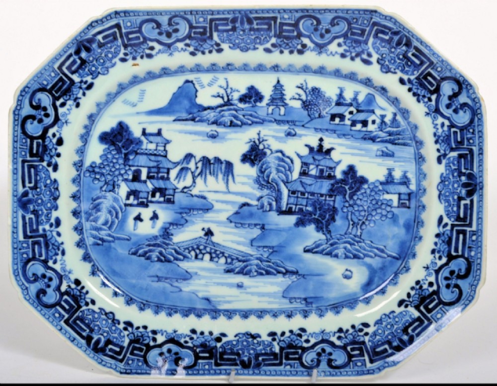 early c19th chinese blue and white serving plate