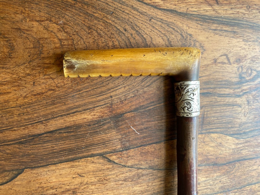 a ladies childs walking stick horn handle and hawthorn shaft